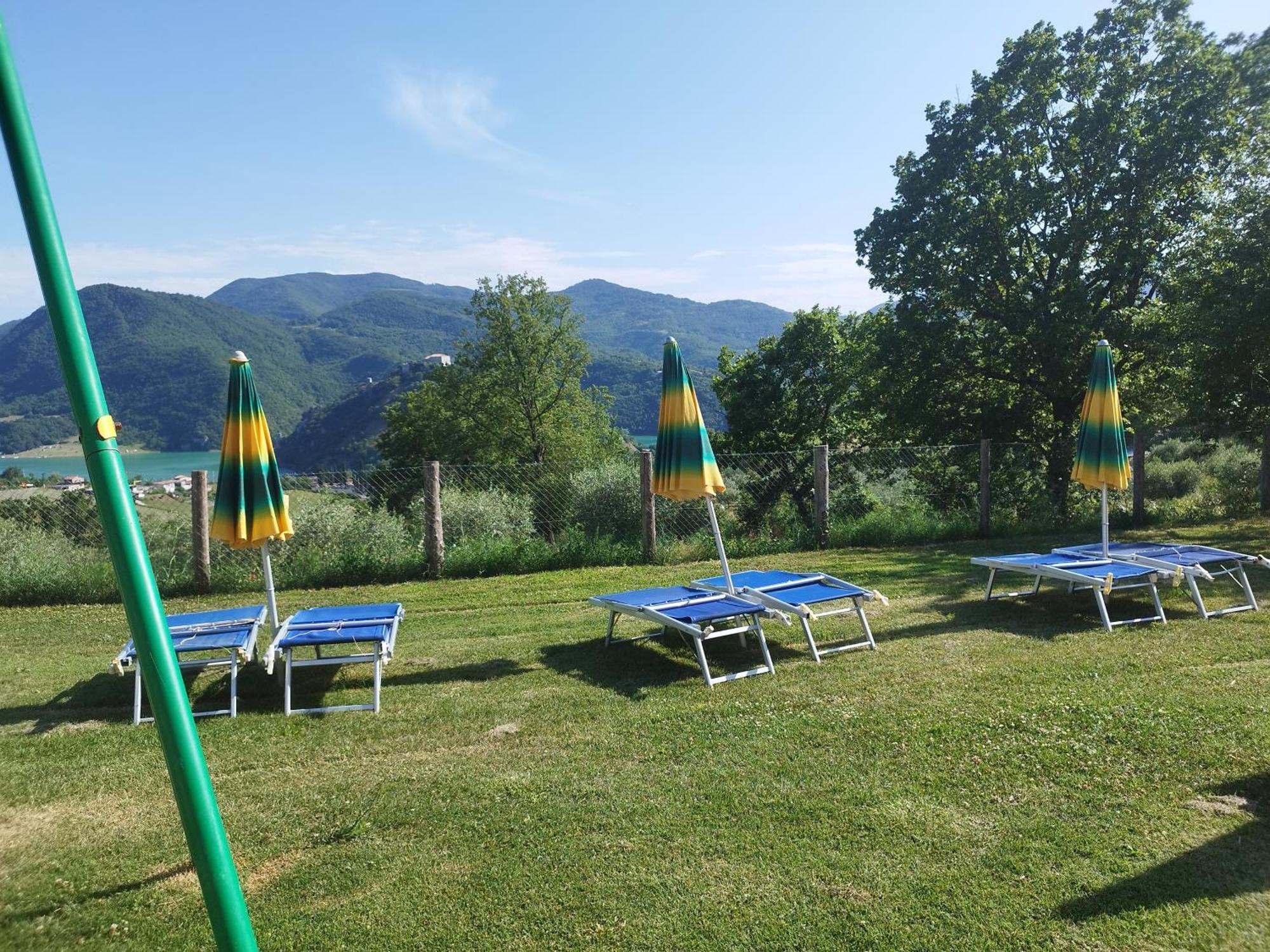 Agriturismo Le Cascine Castel di Tora Exterior foto