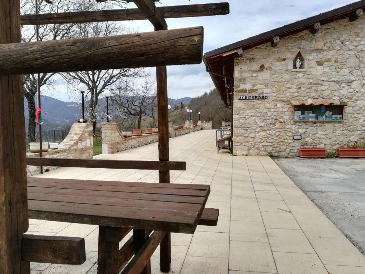 Agriturismo Le Cascine Castel di Tora Exterior foto